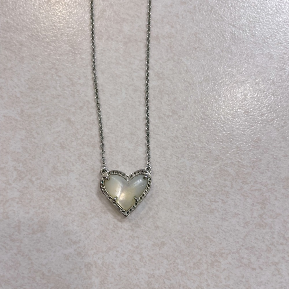 Kendra Scott necklace